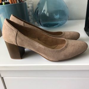 Naturalizer Tan Pumps